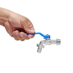 Llave esfera para jardín 1/2" YE0010 Yarden